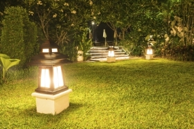 exterior landscape lighting in backyard